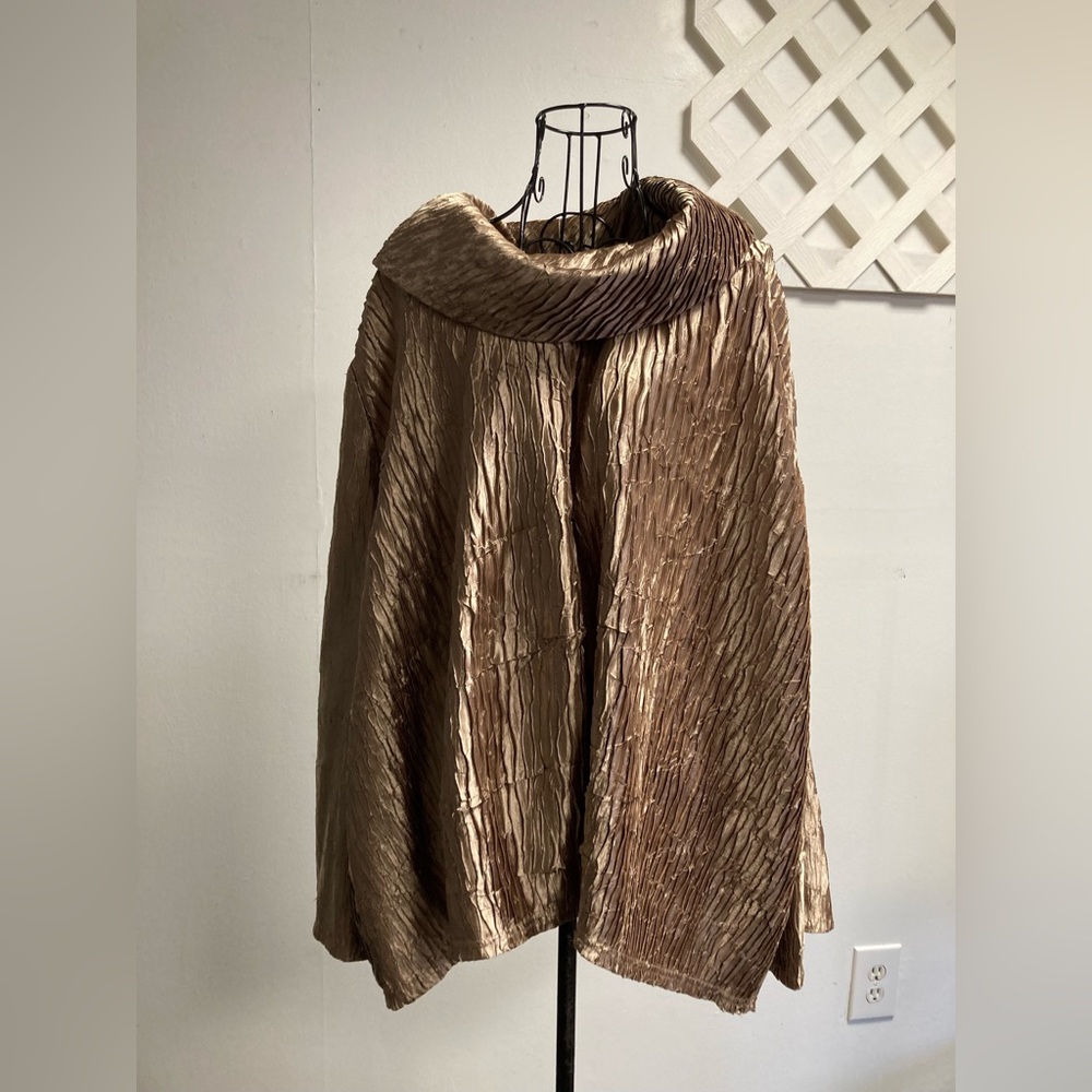 Chico's Metallic Taupe Crinkle Cape Top